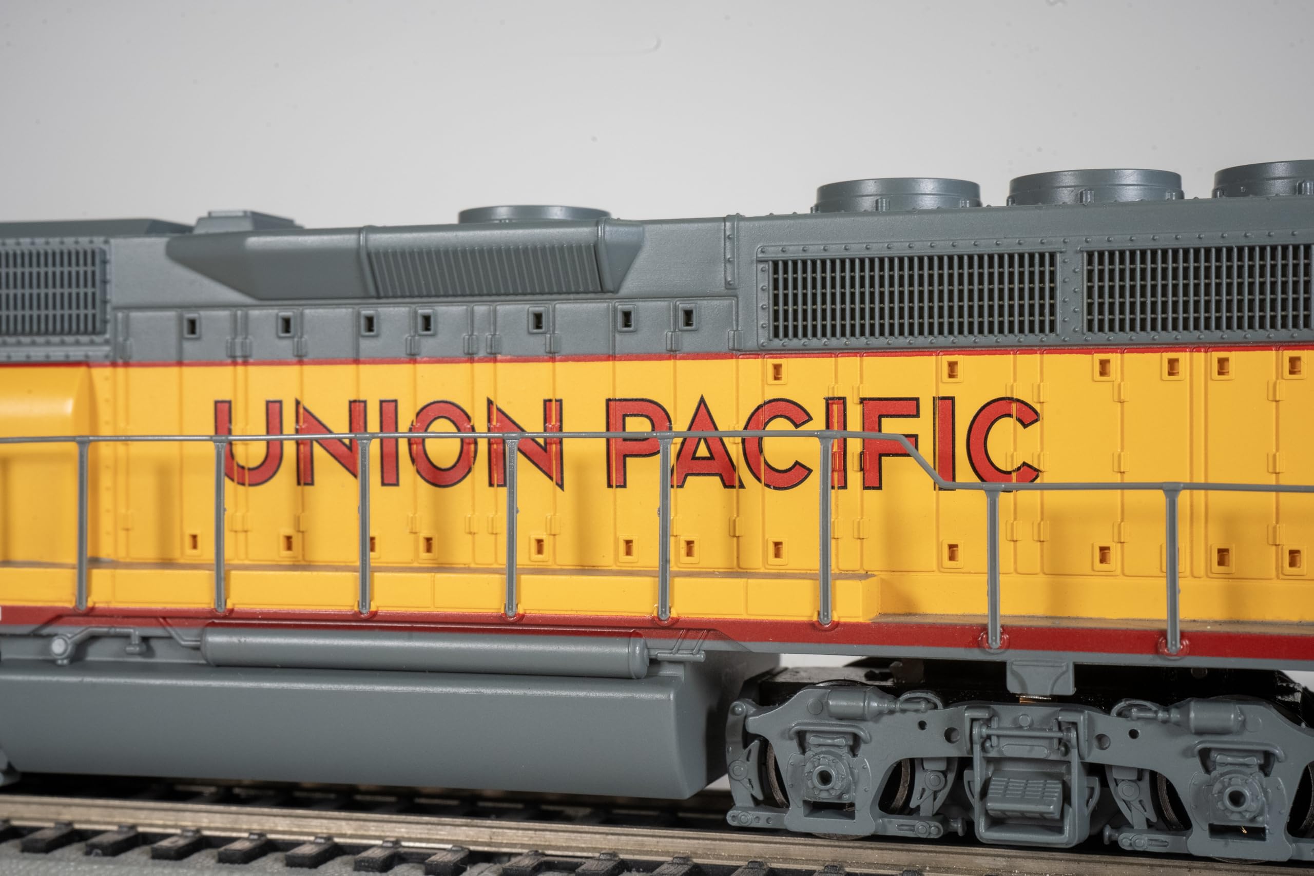 Amazon.com: Bachmann Trains - EMD GP40 - DCC Sound Value Equipped